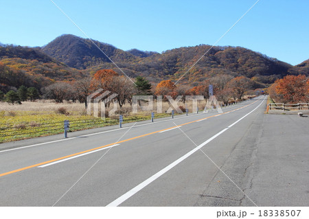 榛名山の直線道路 18338507