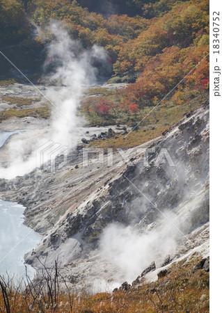 大湯沼　秋の登別 18340752