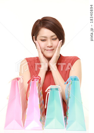 物欲に支配されている女性 物欲に支配されている女性 18340894