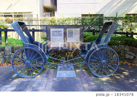 八幡橋の人力車 18341078