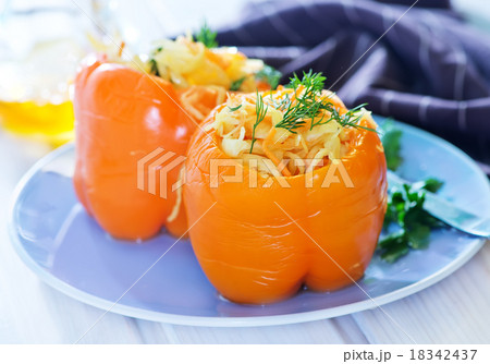 pepper stuffed with cabbage 18342437