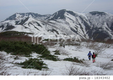 和賀山塊第二の高峰・羽後朝日岳を目指して 18343402