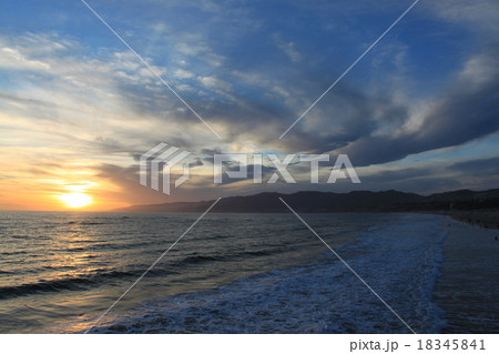サンタモニカの夕暮れ 18345841