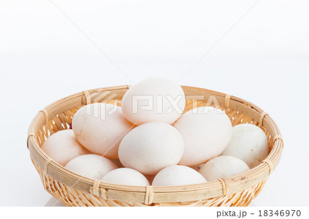 Raw dirty duck eggs in the bamboo bowl basket Raw dirty duck eggs in the bamboo bowl basket 18346970