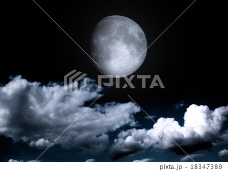 The moon in the night sky のイラスト素材 [18347389] - PIXTA