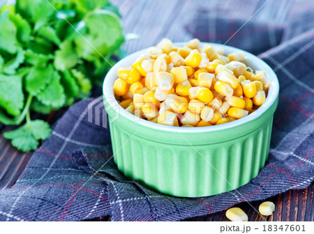 sweet corn 18347601