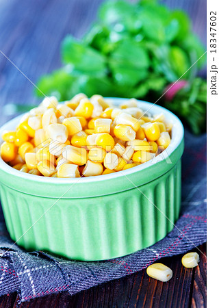 sweet corn 18347602