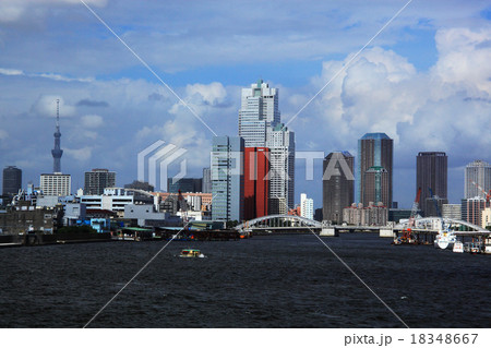 東京湾冲からの高層ビル群 東京湾冲からの高層ビル群 18348667