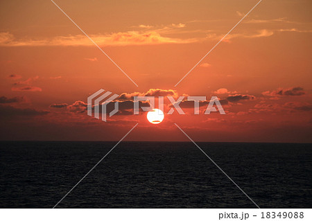 夕焼け 18349088