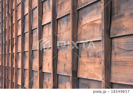 木造家屋の壁 18349657