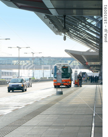 朝の羽田空港　旅客ターミナル付近 18350091