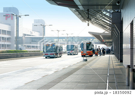 朝の羽田空港　旅客ターミナル付近 18350092