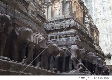 インド　エローラ　カイラーサナータ寺院の象 18350100