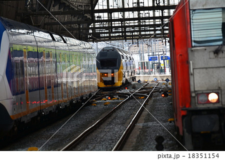 ヨーロッパの列車　 18351154