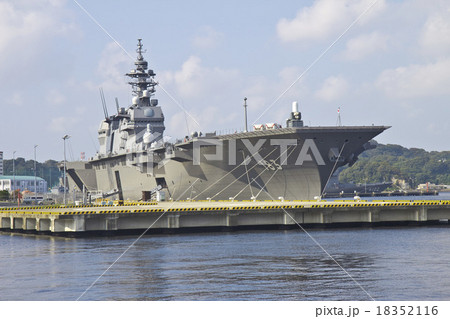 海上自衛隊横須賀基地 18352116