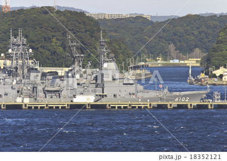 海上自衛隊横須賀基地 18352121