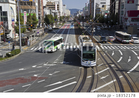 豊橋駅前大通とT1000形路面電車 18352178