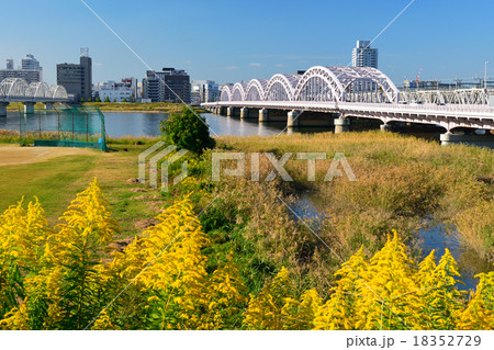 秋の十三大橋 18352729