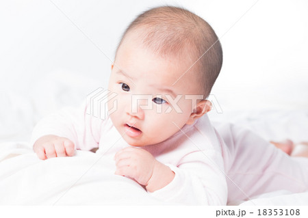Adorable Asian baby 4-5 months old on white bed 18353108