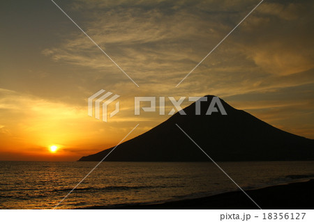 夕日と開聞岳 18356127