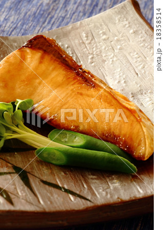ぶりの照焼き 18358514
