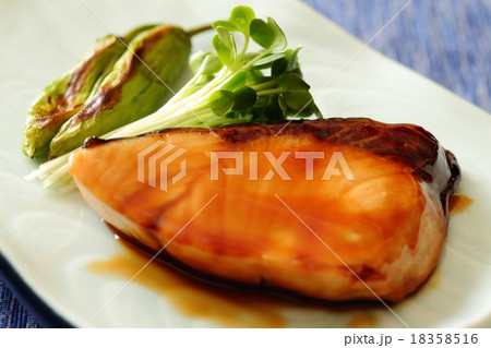 ぶりの照焼き 18358516