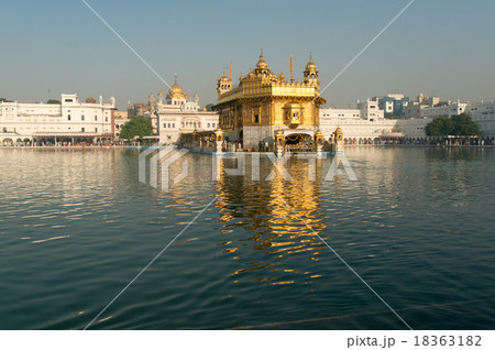 インド アムリトサルの黄金寺院 B インド アムリトサルの黄金寺院 B 18363182