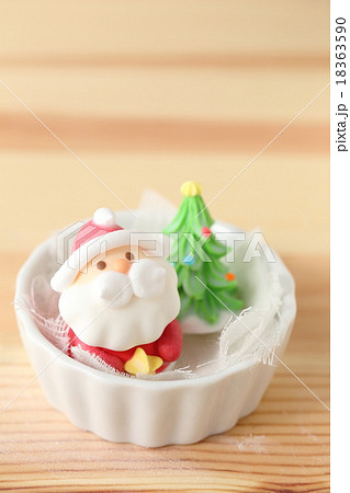 クリスマスケーキ材料サンタクロース砂糖菓子の写真素材 18363590 Pixta