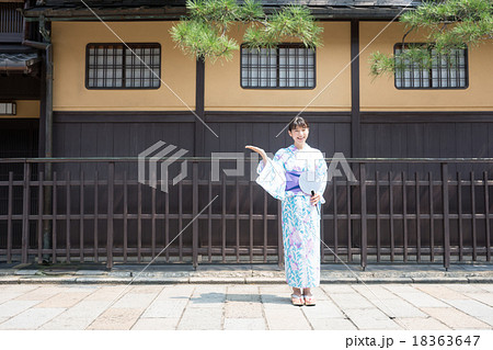 浴衣の若い女性(京都) 浴衣の若い女性(京都) 18363647