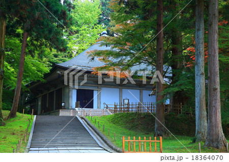 世界遺産　平泉中尊寺の紅葉 18364070