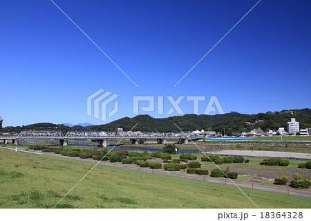 渡良瀬川に架かる渡良瀬橋 渡良瀬川に架かる渡良瀬橋 18364328
