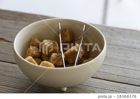 カフェの砂糖入れ 18368376