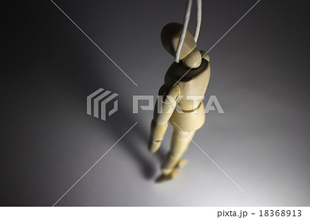 首を吊る人形 18368913