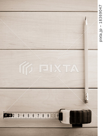 tape measure and pencil on wood tape measure and pencil on wood 18369047