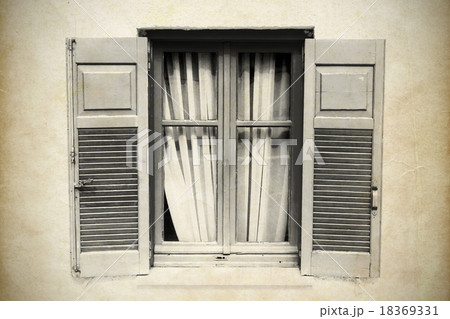 Old wooden window 18369331