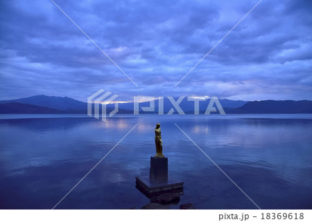 朝の田沢湖 朝の田沢湖 18369618