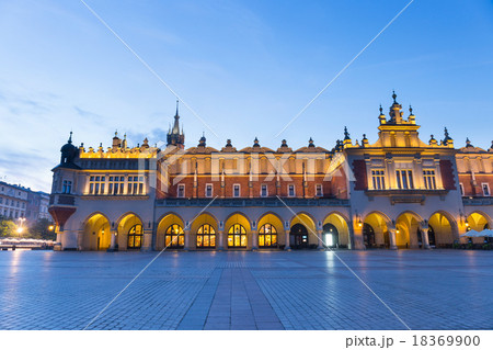 Market Square at dawn, Poland, Krakow. 18369900