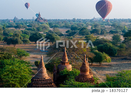 Temples and hot air balloon flying over Bagan Temples and hot air balloon flying over Bagan 18370127