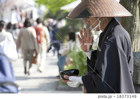 托鉢僧の写真素材