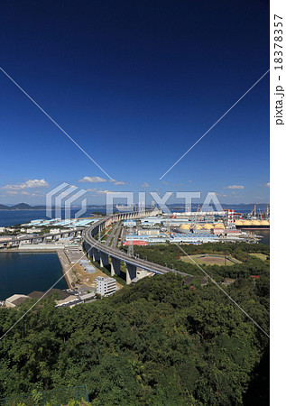 聖通寺山より望む瀬戸大橋（手前は番の州高架橋） 18378357