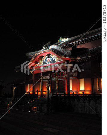 ライトアップされた首里城、首里公園 18378718