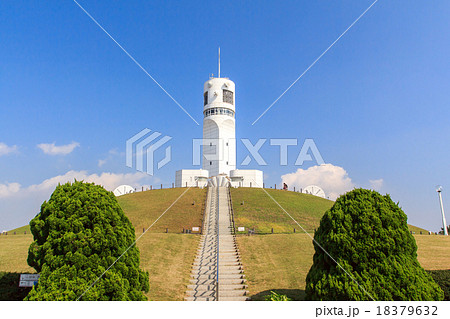 快晴の横浜シンボルタワー 18379632