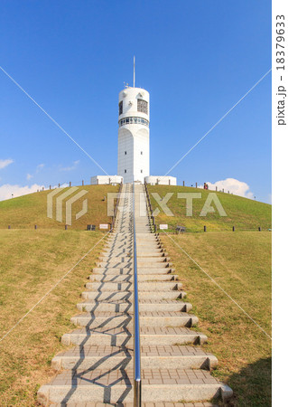 快晴の横浜シンボルタワー 快晴の横浜シンボルタワー 18379633