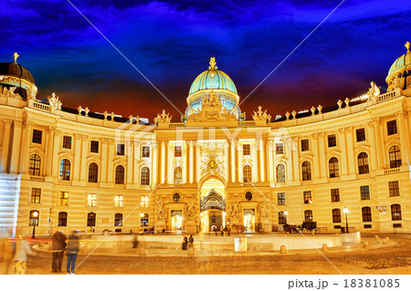 Hofburg Palace seen from Michaelerplatz Hofburg Palace seen from Michaelerplatz 18381085