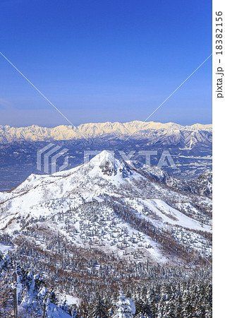 冬の志賀高原 横手山から望む笠ヶ岳と北アルプス 長野県山ノ内町 冬の志賀高原 横手山から望む笠ヶ岳と北アルプス 長野県山ノ内町 18382156