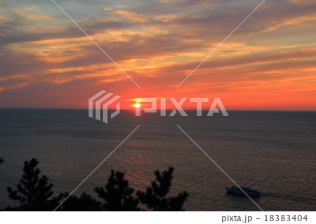 東尋坊の夕日 18383404