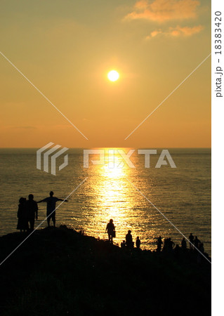 東尋坊の夕日 18383420