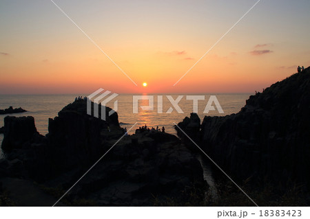 東尋坊の夕日 18383423