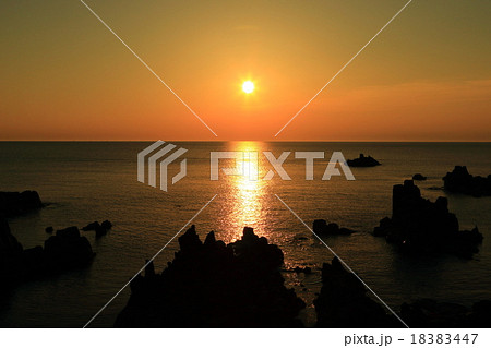 東尋坊の夕日 18383447