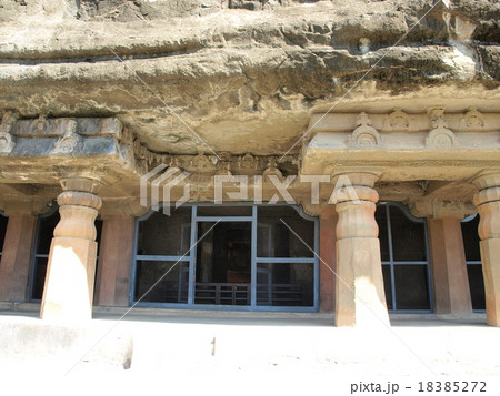 世界遺産「アジャンター石窟群」の「第7窟」（インド） 18385272
